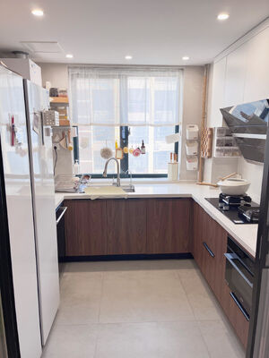 Oak Woodgrain Finish Waterproof Particle Board Kitchen Cabinet For Villa