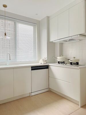 Customizable Factory Price Custom Classic Style Kitchen Cabinet Furniture