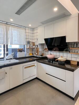 Modern Kitchen Cabinet with Melamine Finish for Apartments